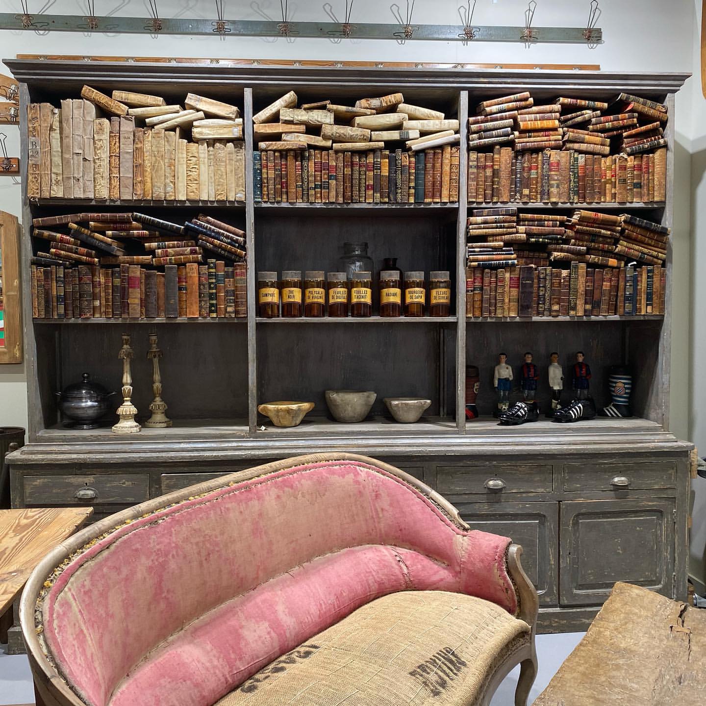 Muebles de oficio y 