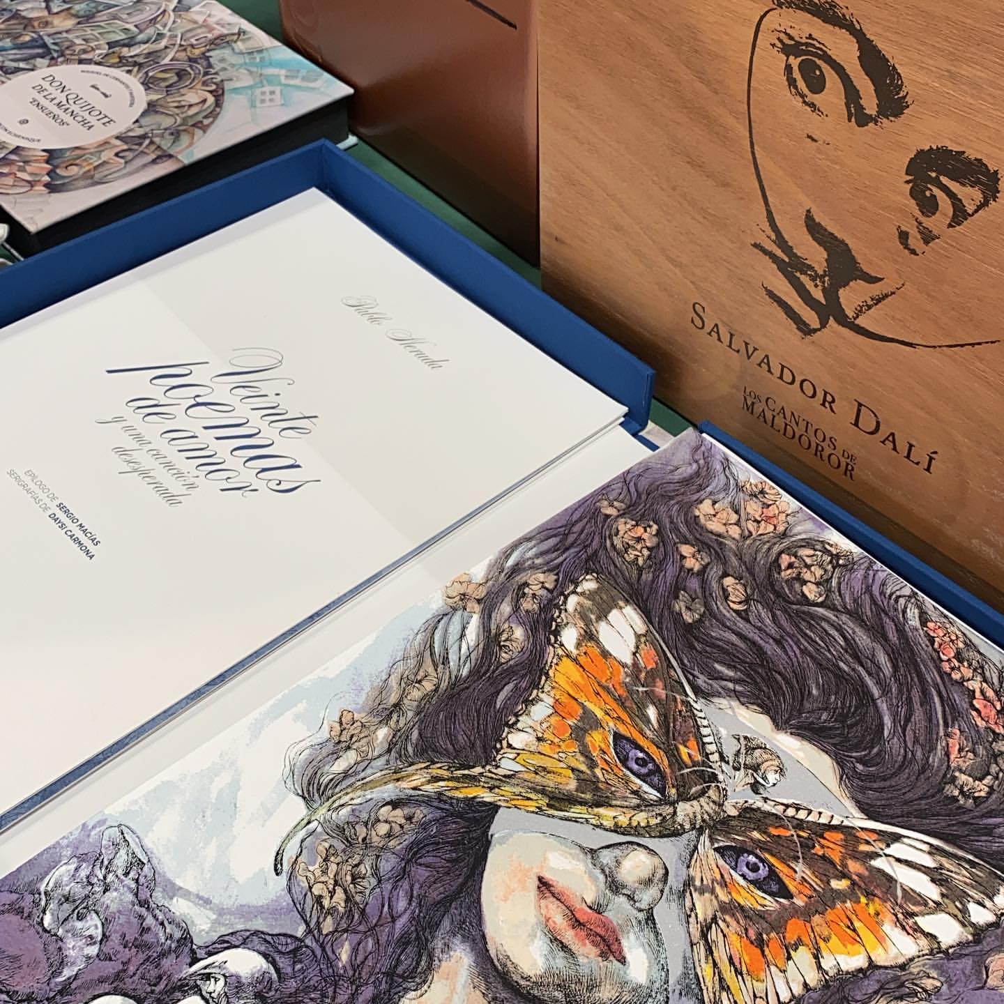 En el stand de Libro