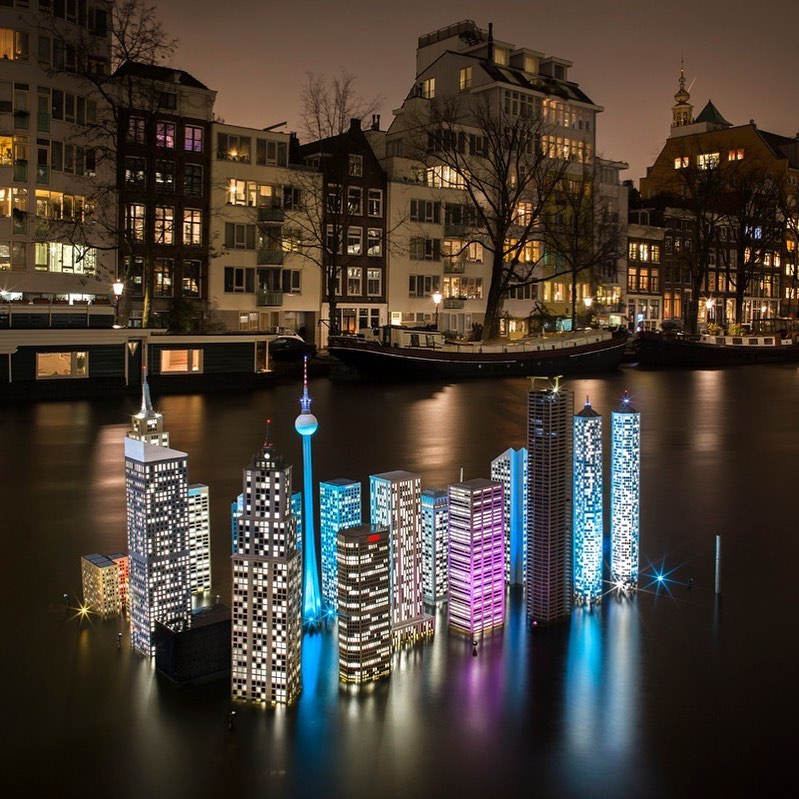  THE LIGHTS ARE O