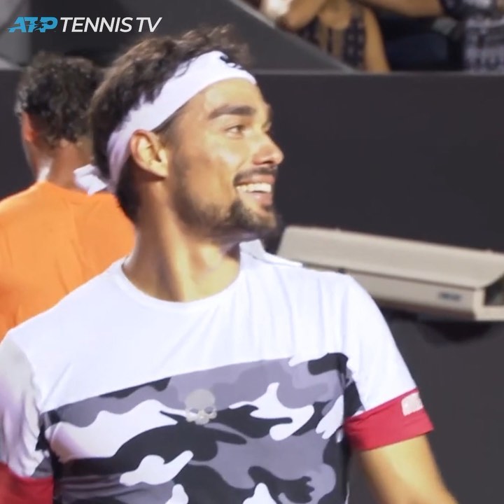Drops the racket St