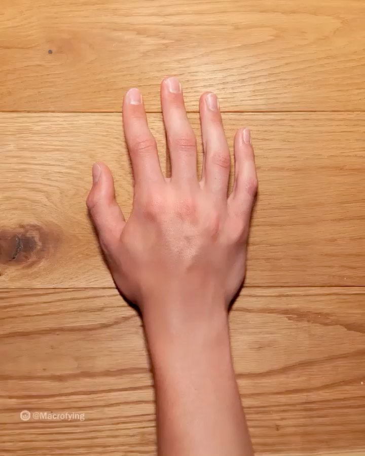 This artist uses a c