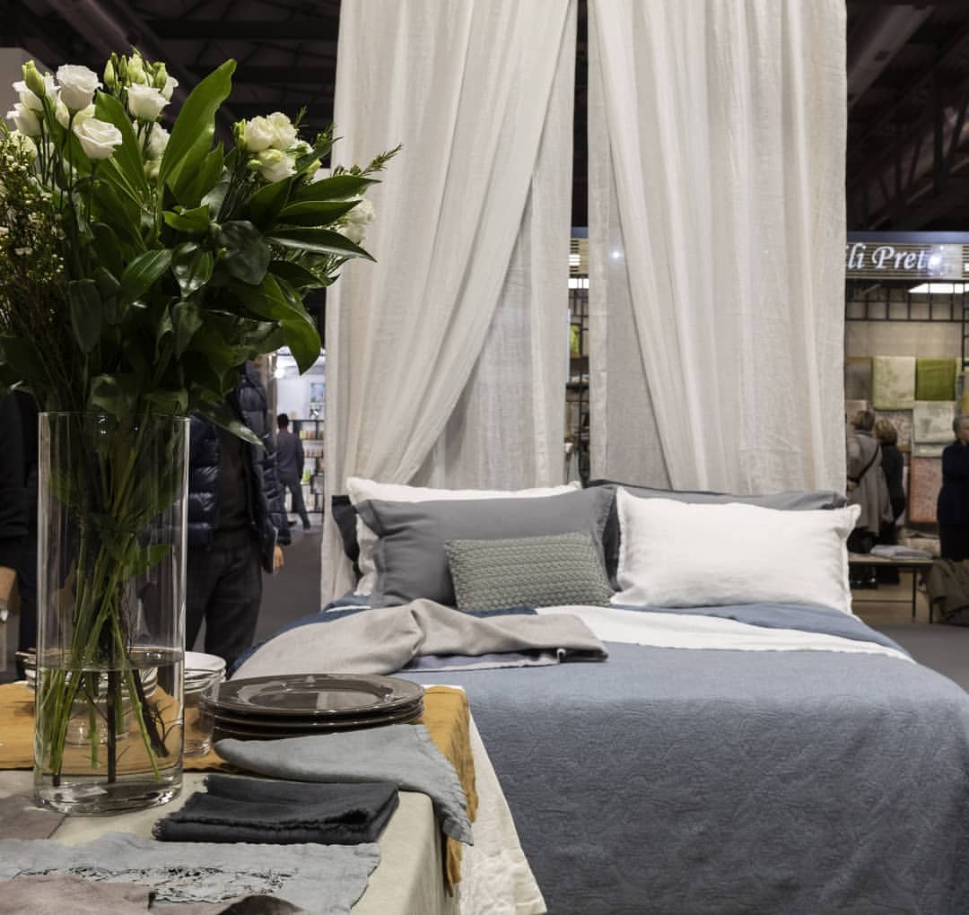 A bedroom is the tru