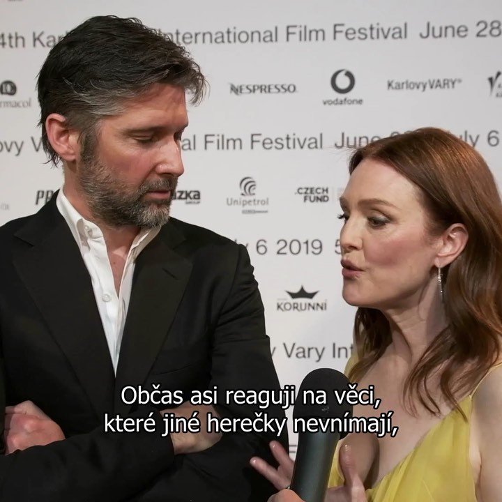 Julianne Moore Bar