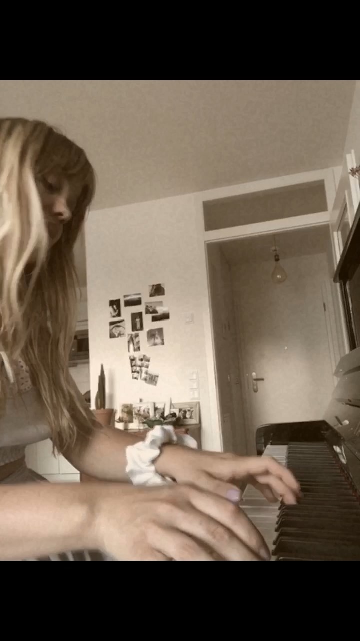 Hi Heres me play