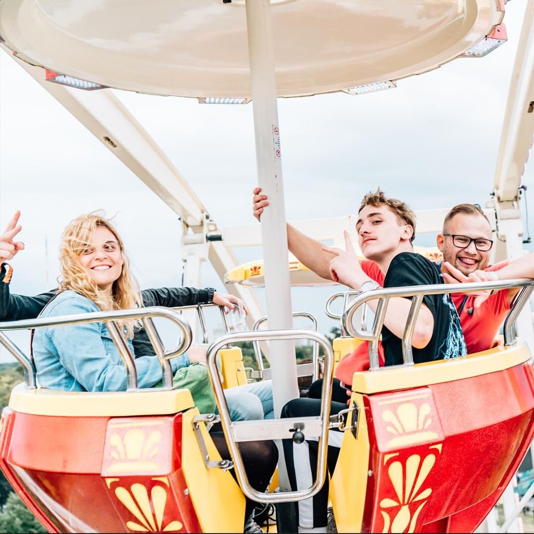 Ferris wheel crew 