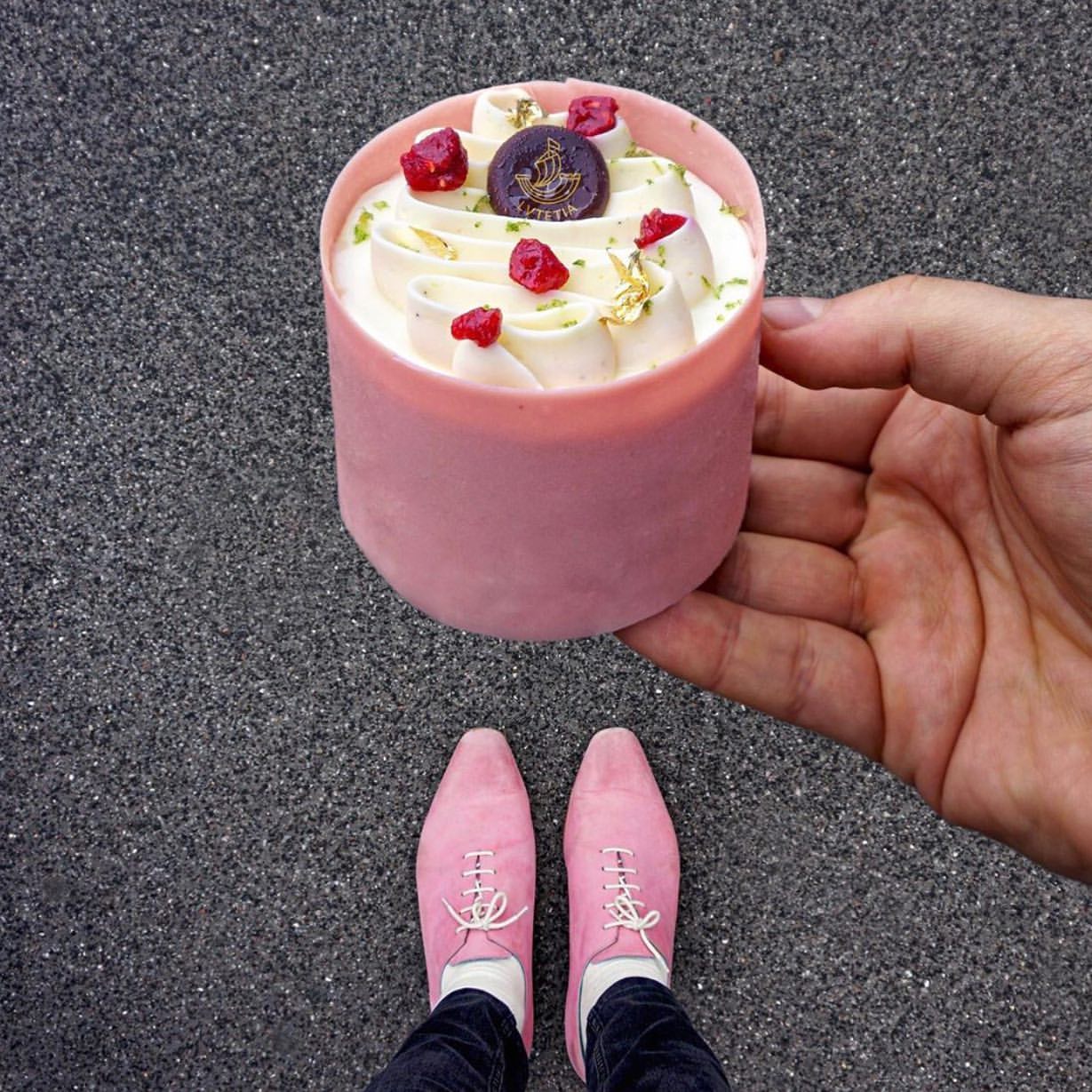 Suivez desserted in