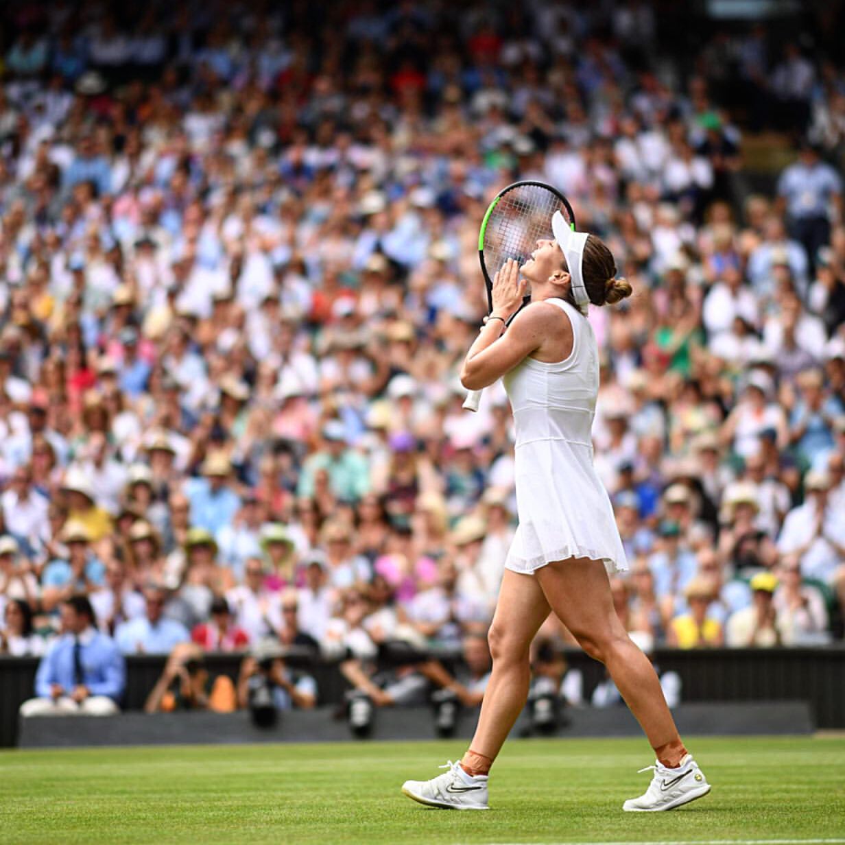 Simona Halep makes h