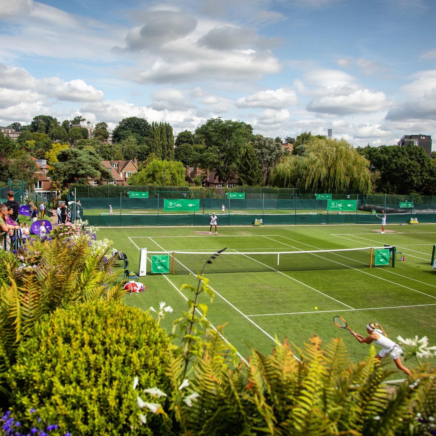 Tennis returns to W