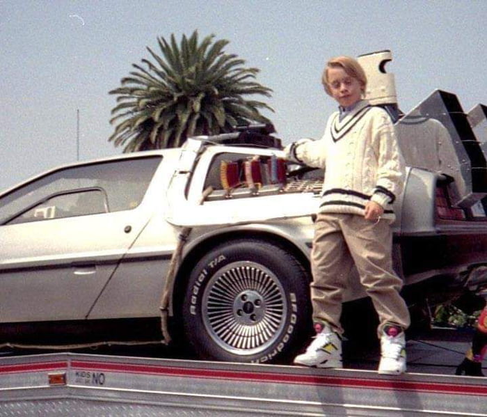 Macaulay Culkin in R