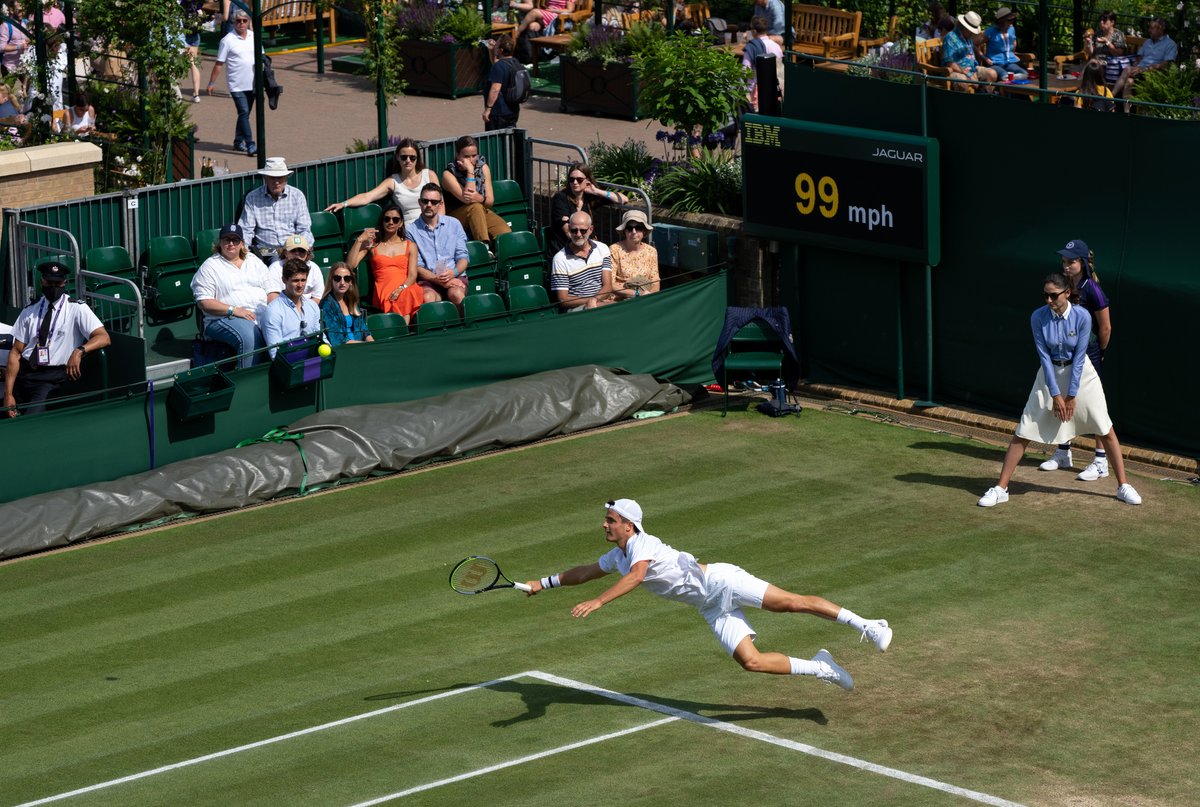 Air Tsitsipas Petro